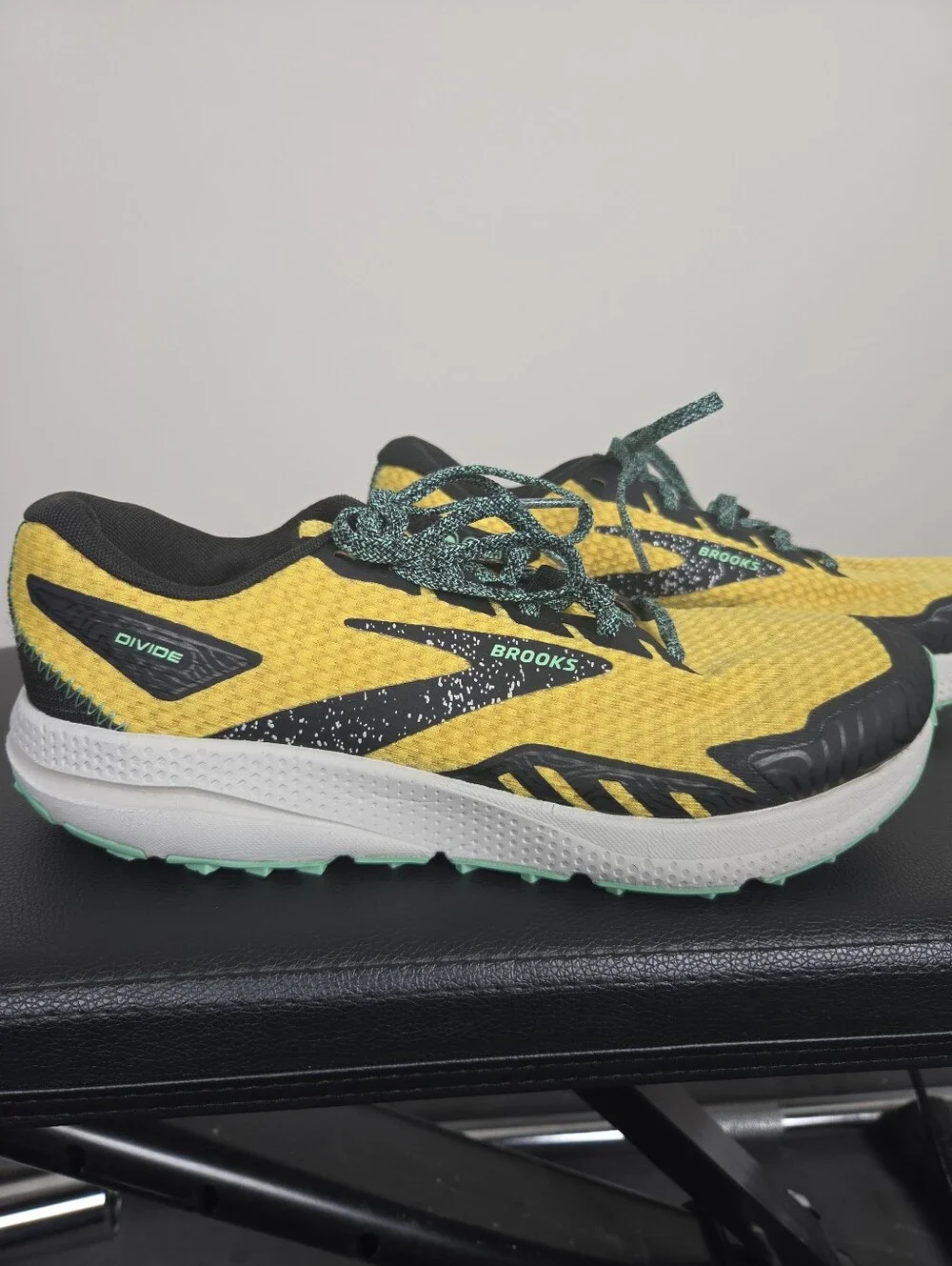 Brooks Divide 4 Trail Running Shoes Mens 7.5 Yellow Black